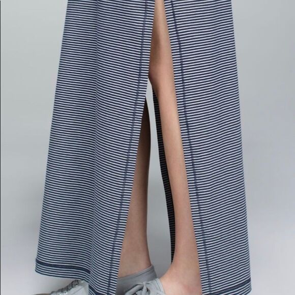 Lululemon Refresh Maxi Dress in Hyper Stripe Inkwell - Picture 5 of 11